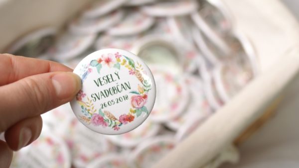Svadobný odznak alebo magnetka – darček pre svadobčanov farebný kvetinový venček Svadobné odznaky - ELART 5