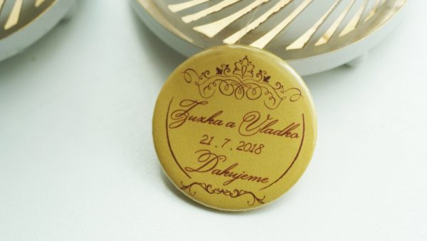 Svadobný odznak alebo magnetka – darček pre svadobčanov elegantný zlatý Svadobné odznaky - ELART 6