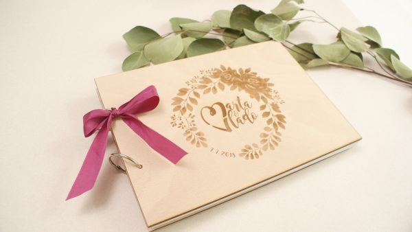 Drevená svadobná kniha hostí romantický venček Svadobné knihy hostí - ELART 5