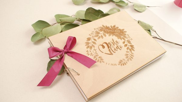 Drevená svadobná kniha hostí romantický venček Svadobné knihy hostí - ELART 9