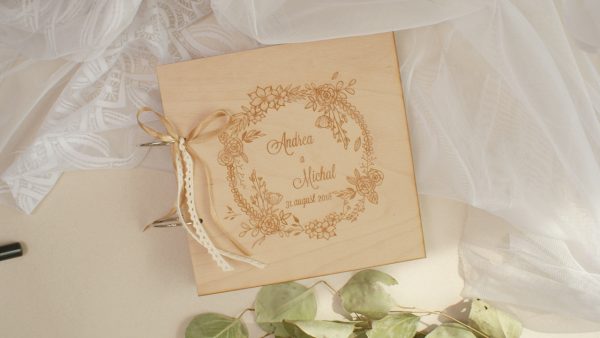 Drevená svadobná kniha hostí romantický venček Svadobné knihy hostí - ELART 7