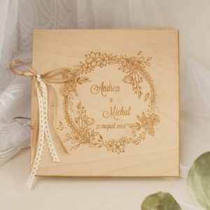 Drevená svadobná kniha hostí romantický venček Svadobné knihy hostí - ELART