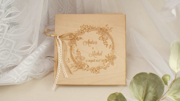 Drevená svadobná kniha hostí romantický venček Svadobné knihy hostí - ELART 5