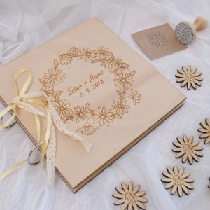 Drevená svadobná kniha hostí margarétky Svadobné knihy hostí - ELART