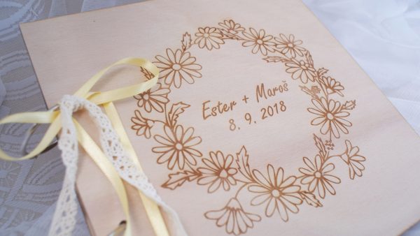 Drevená svadobná kniha hostí margarétky Svadobné knihy hostí - ELART 8