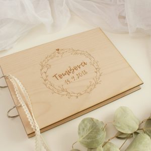 Drevená svadobná kniha hostí kruhový venček so srdiečkom Svadobné knihy hostí - ELART