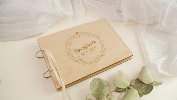 Drevená svadobná kniha hostí kruhový venček so srdiečkom Svadobné knihy hostí - ELART 5