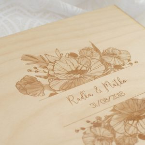 Drevená svadobná kniha hostí kvety Svadobné knihy hostí - ELART