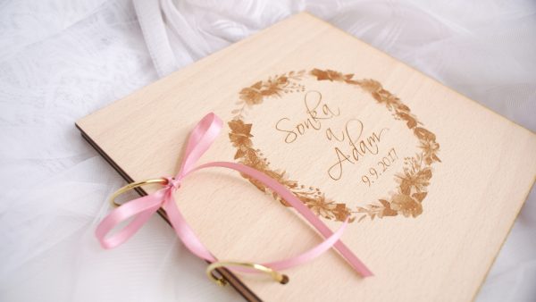 Drevená svadobná kniha hostí kvetinový venček Svadobné knihy hostí - ELART 6