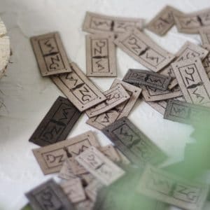 Koženkové štítky s logom Handmade 4x2 - Elart