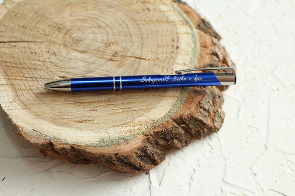 Modré darčekové pero s gravírovaním